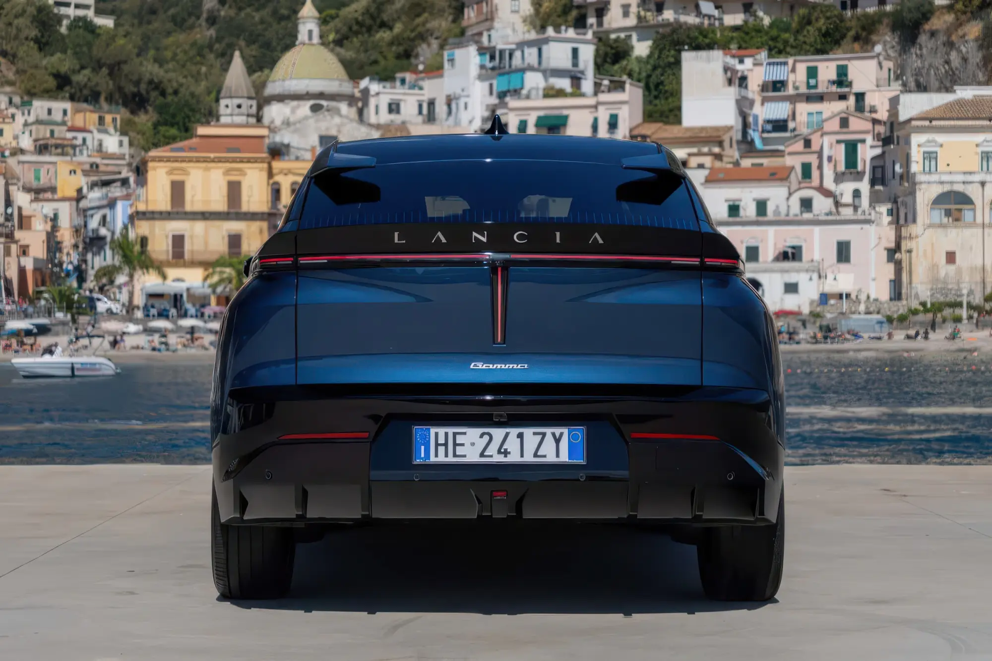 Возрожденный купе-кроссовер LANCIA GAMMA: платформа STLA Medium, двухмоторная топ-версия HF Integrale и цены в Италии
