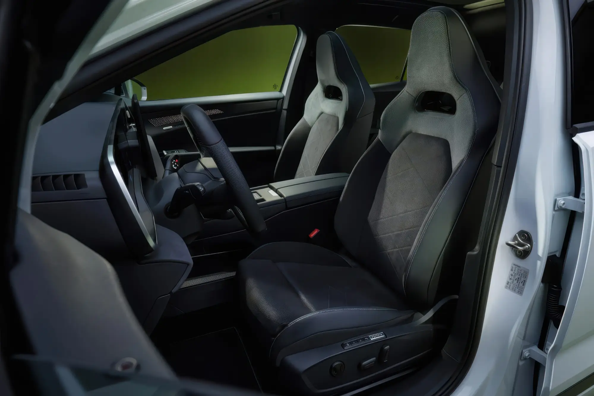 Электрический кроссовер VOLKSWAGEN ID TIGUAN: замена моделям ID 4 и ID 5, физические кнопки в салоне и дальнобойность до 600 км