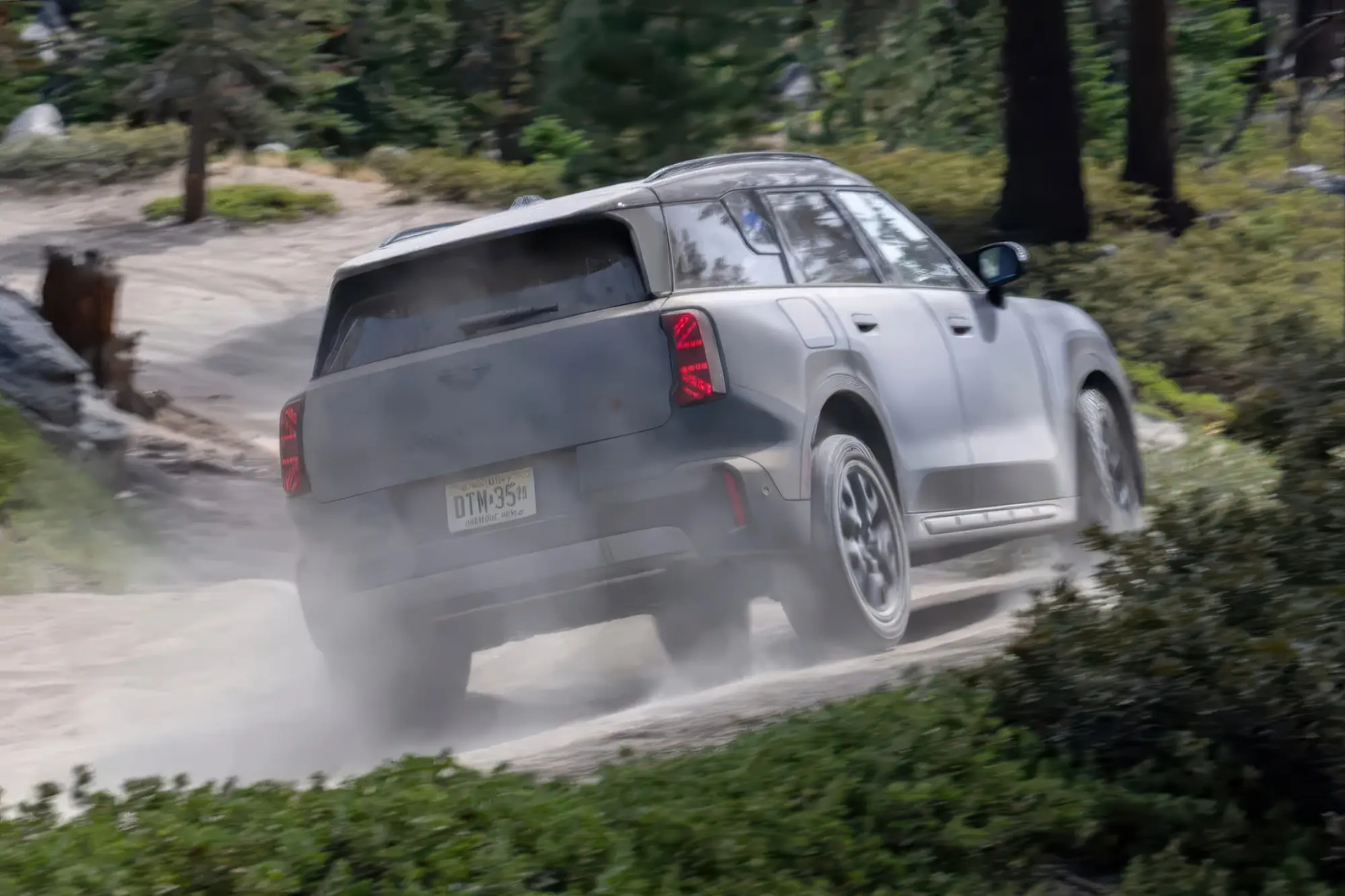 Кроссовер MINI COUNTRYMAN UNTAMED EDITION: лифт подвески до 19 мм, шины Pirelli Scorpion All-Terrain Plus и палатка Autohome