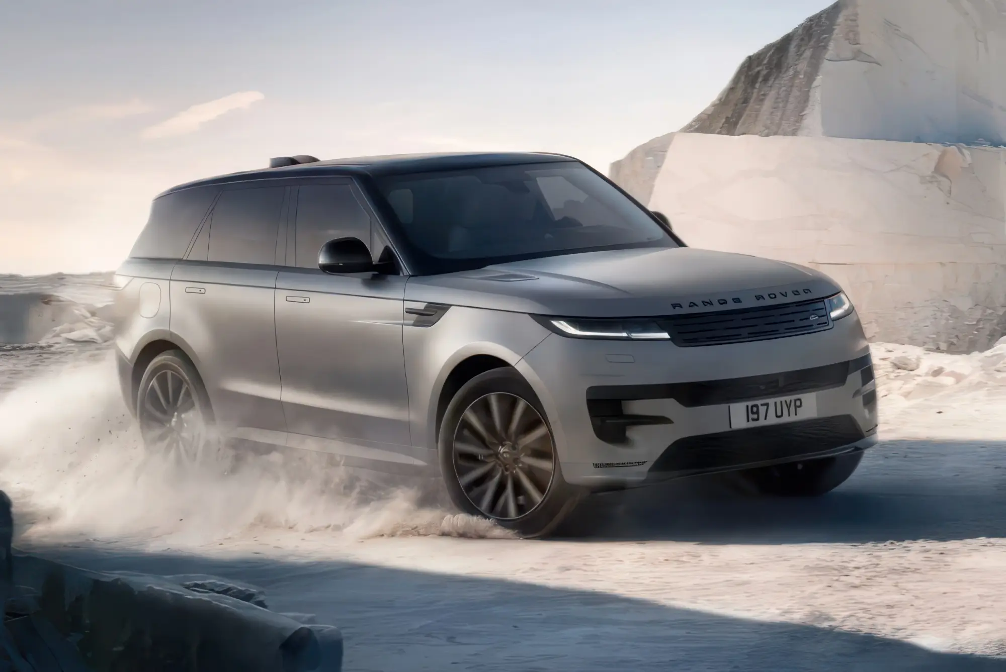 Внедорожник RANGE ROVER SPORT ELECTRIC дебютировал с батареей на 118,5 кВт·ч: платформа MLA-Flex, зарядка за 22 минуты и запас хода до 600 км
