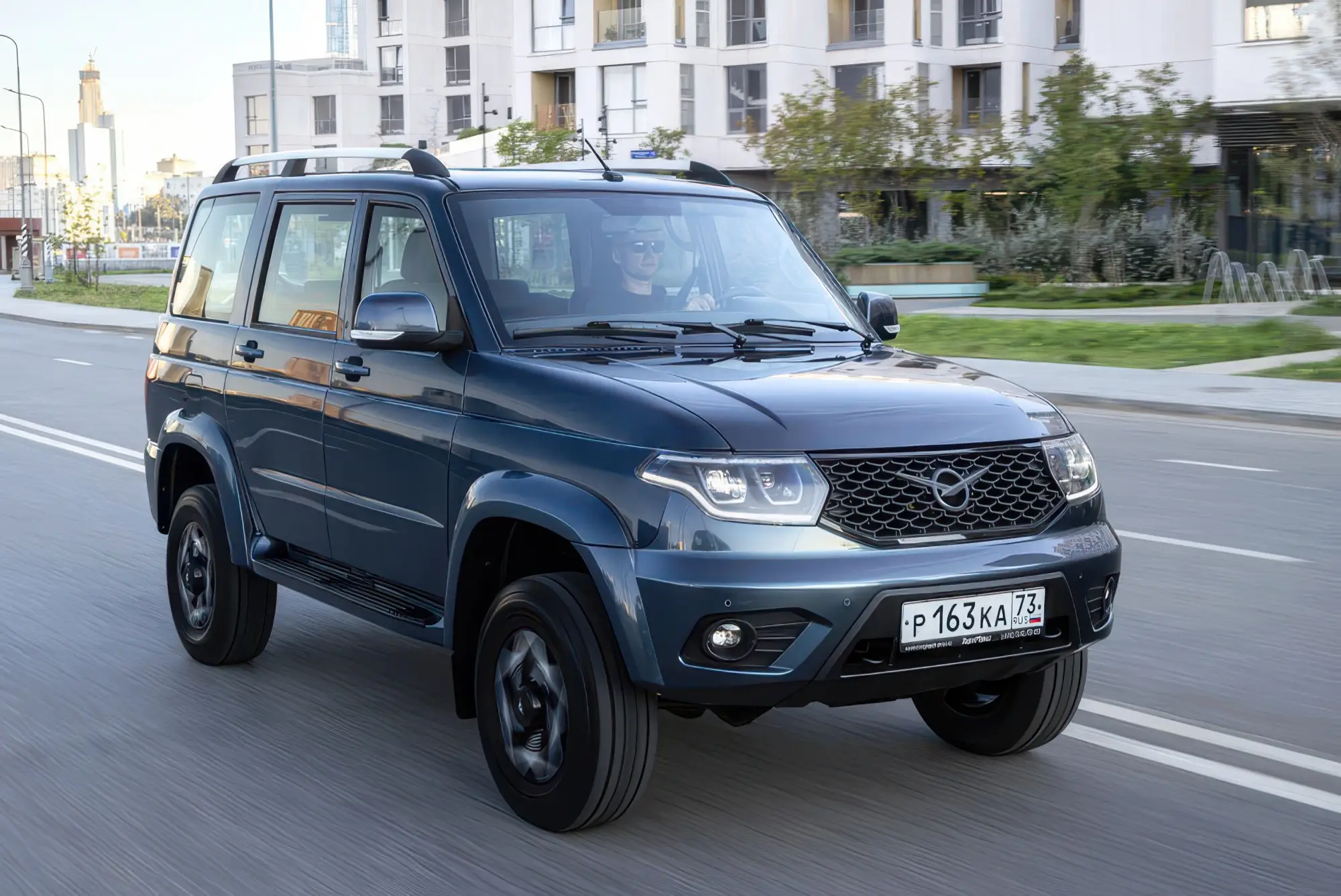 Внедорожник UAZ PATRIOT получит комплекс новых электронных ассистентов: система трекшн-контроля для бензиновых и дизельных версий и обновленный дизайн