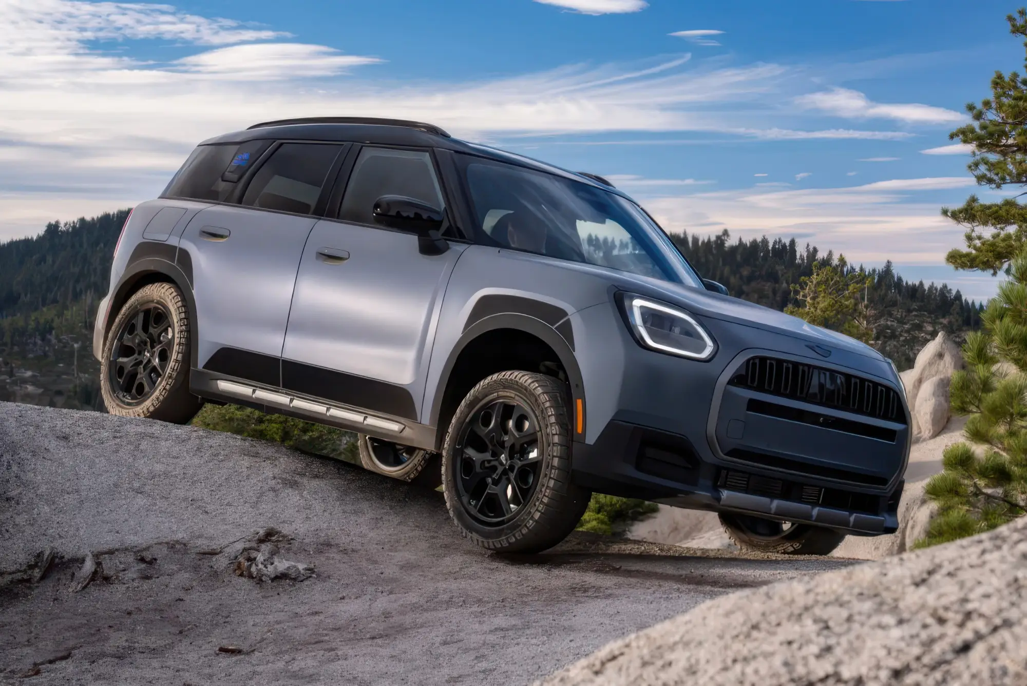 Кроссовер MINI COUNTRYMAN UNTAMED EDITION: лифт подвески до 19 мм, шины Pirelli Scorpion All-Terrain Plus и палатка Autohome