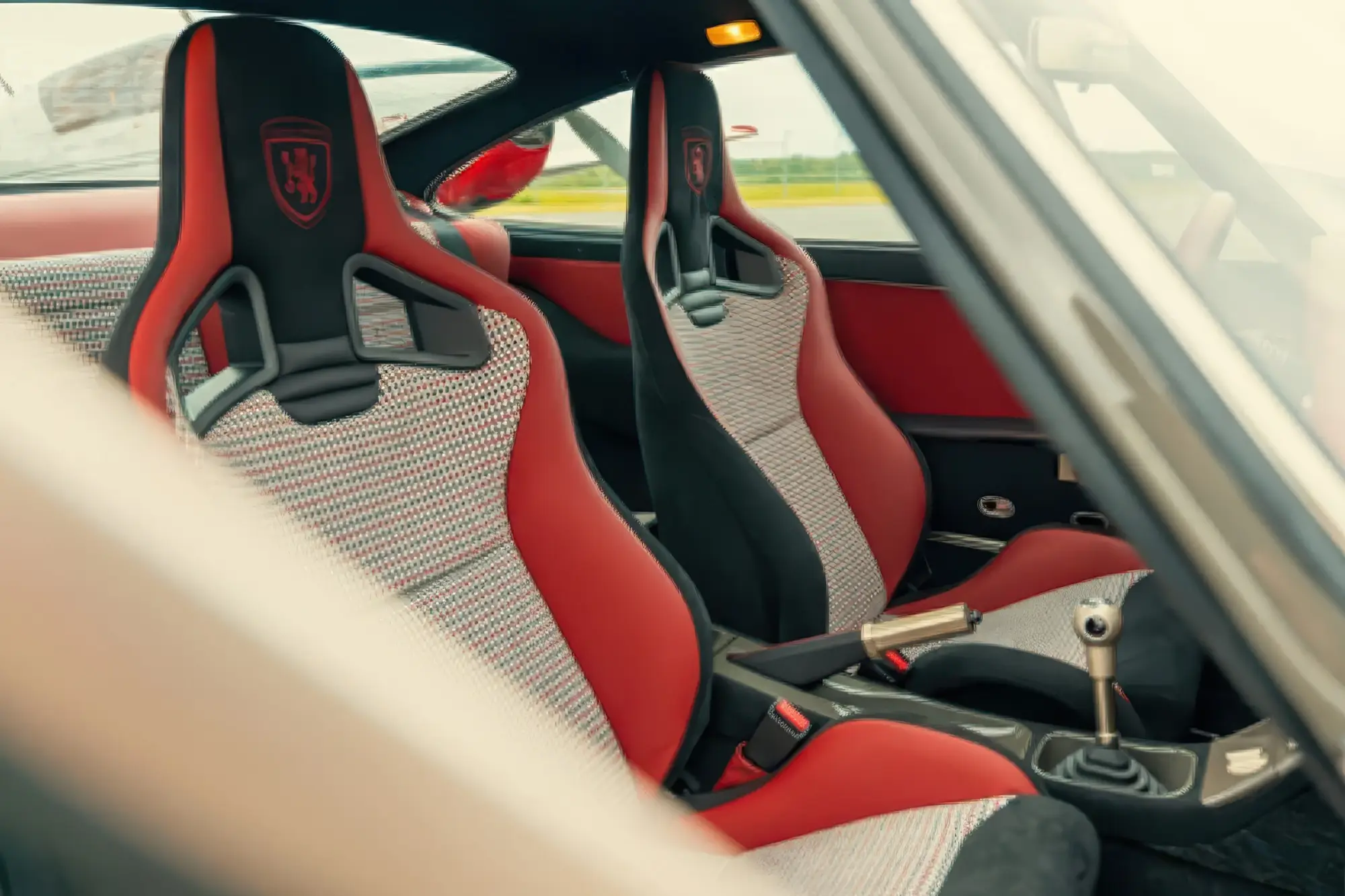 Купе TECHART GTCLASSIC на базе PORSCHE 911 серии 964: атмосферный оппозитник 3.8 мощностью 380 сил, классический стайлинг и тираж 11 штук