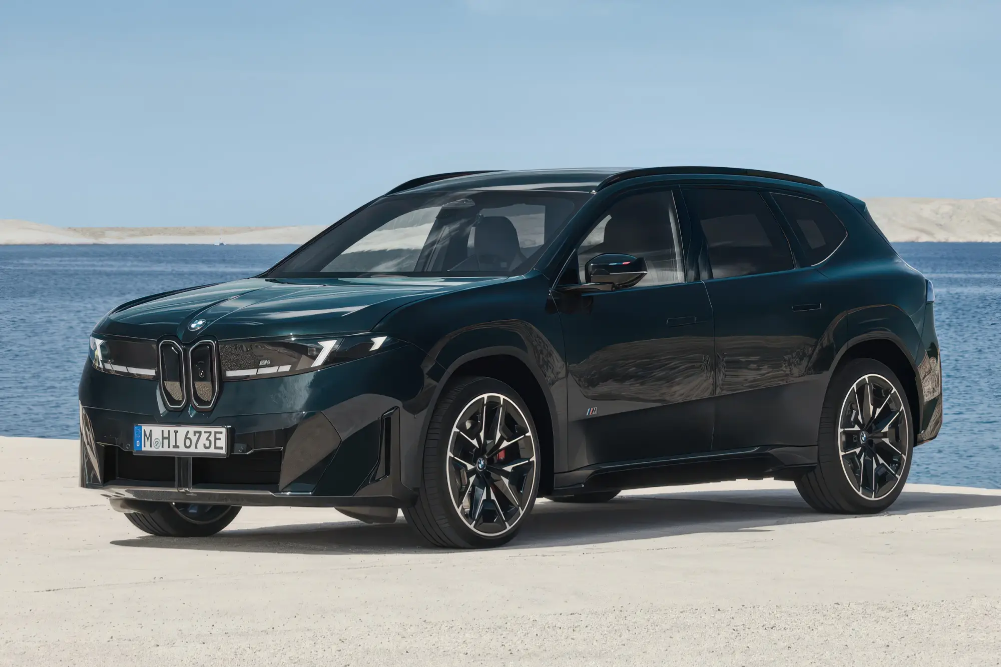 Купеобразный кроссовер BMW IX4 на платформе Neue Klasse: скошенная корма, мощность до 612 сил и флагманский BMW IX3 M60