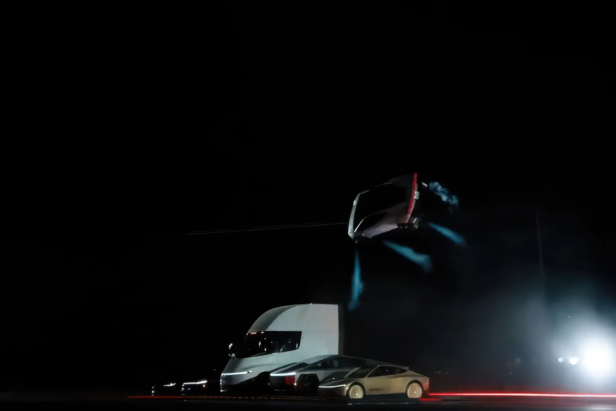 Гиперкар TESLA ROADSTER второго поколения: ракетные микродвигатели со сжатым газом, граунд-эффект и разгон до первой сотни за 0,6 секунды