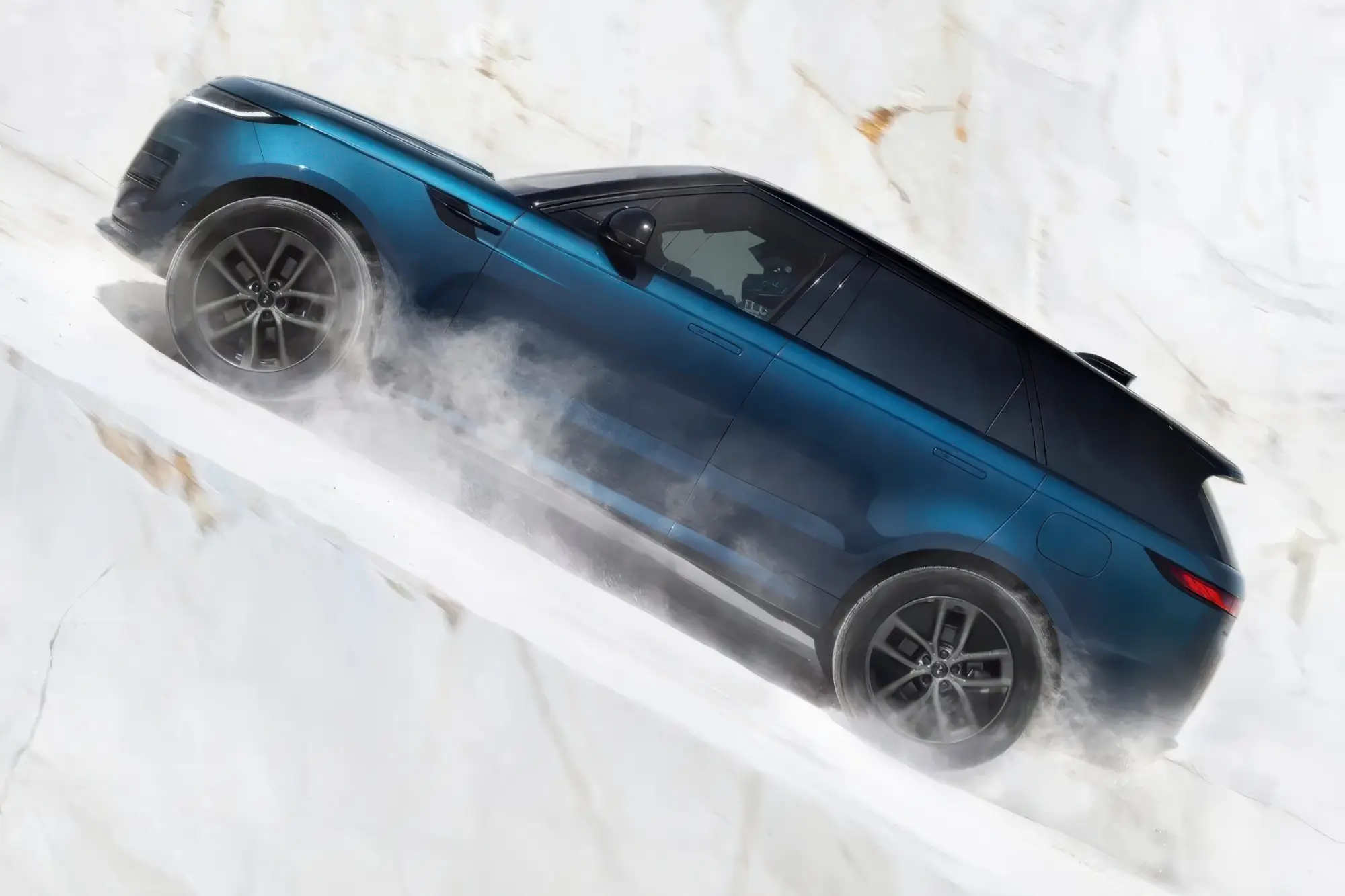 Внедорожник RANGE ROVER SPORT ELECTRIC дебютировал с батареей на 118,5 кВт·ч: платформа MLA-Flex, зарядка за 22 минуты и запас хода до 600 км