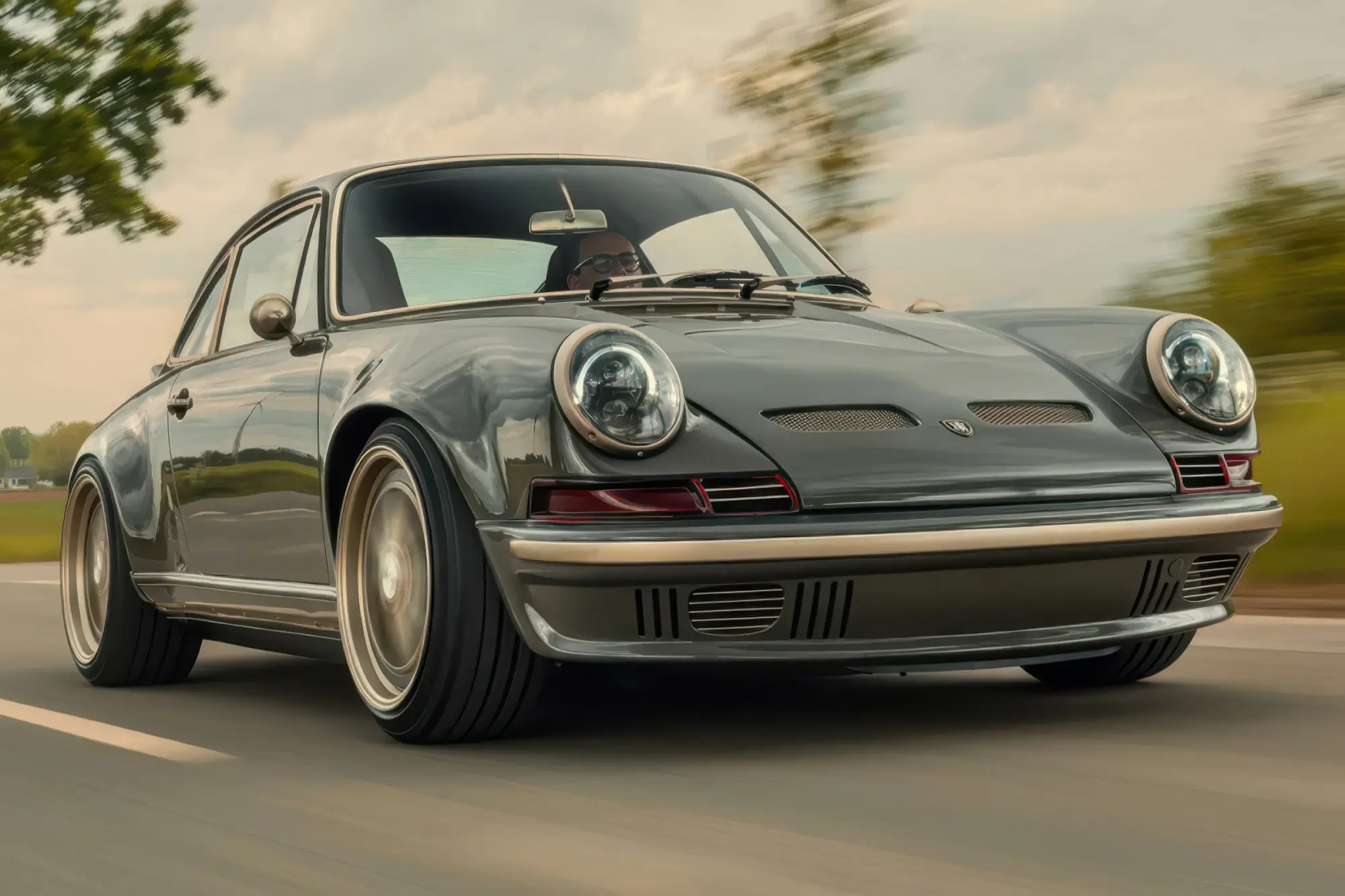 Купе TECHART GTCLASSIC на базе PORSCHE 911 серии 964: атмосферный оппозитник 3.8 мощностью 380 сил, классический стайлинг и тираж 11 штук