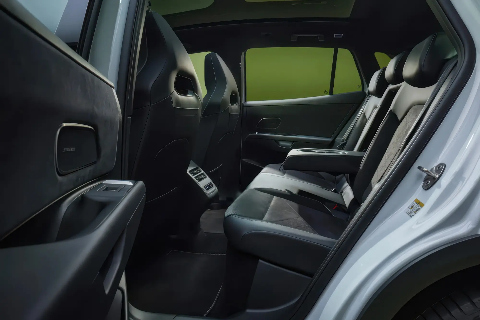 Электрический кроссовер VOLKSWAGEN ID TIGUAN: замена моделям ID 4 и ID 5, физические кнопки в салоне и дальнобойность до 600 км