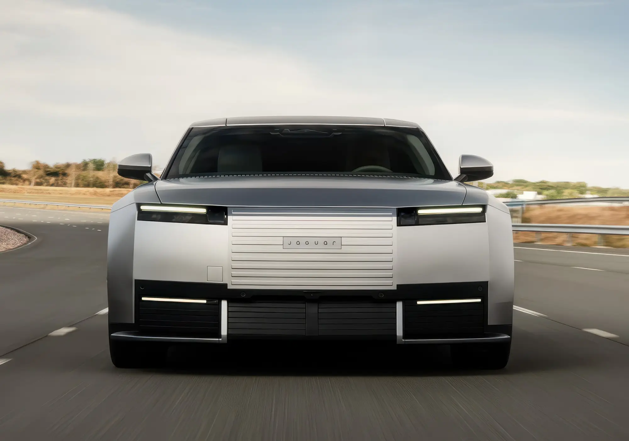 Электрический гран-турер JAGUAR TYPE 01: платформа JEA, три мотора мощностью 1030 сил, отказ от заднего стекла и акустика на 38 динамиков