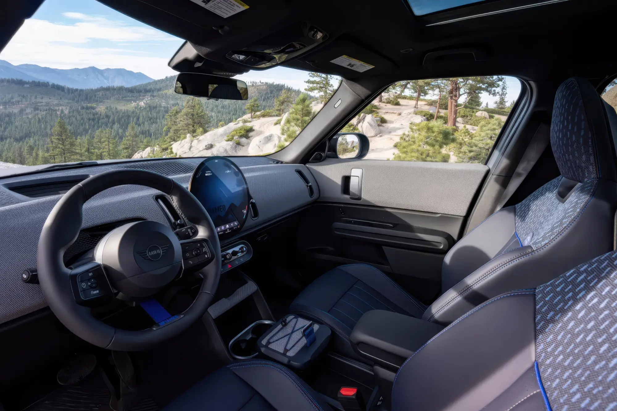 Кроссовер MINI COUNTRYMAN UNTAMED EDITION: лифт подвески до 19 мм, шины Pirelli Scorpion All-Terrain Plus и палатка Autohome