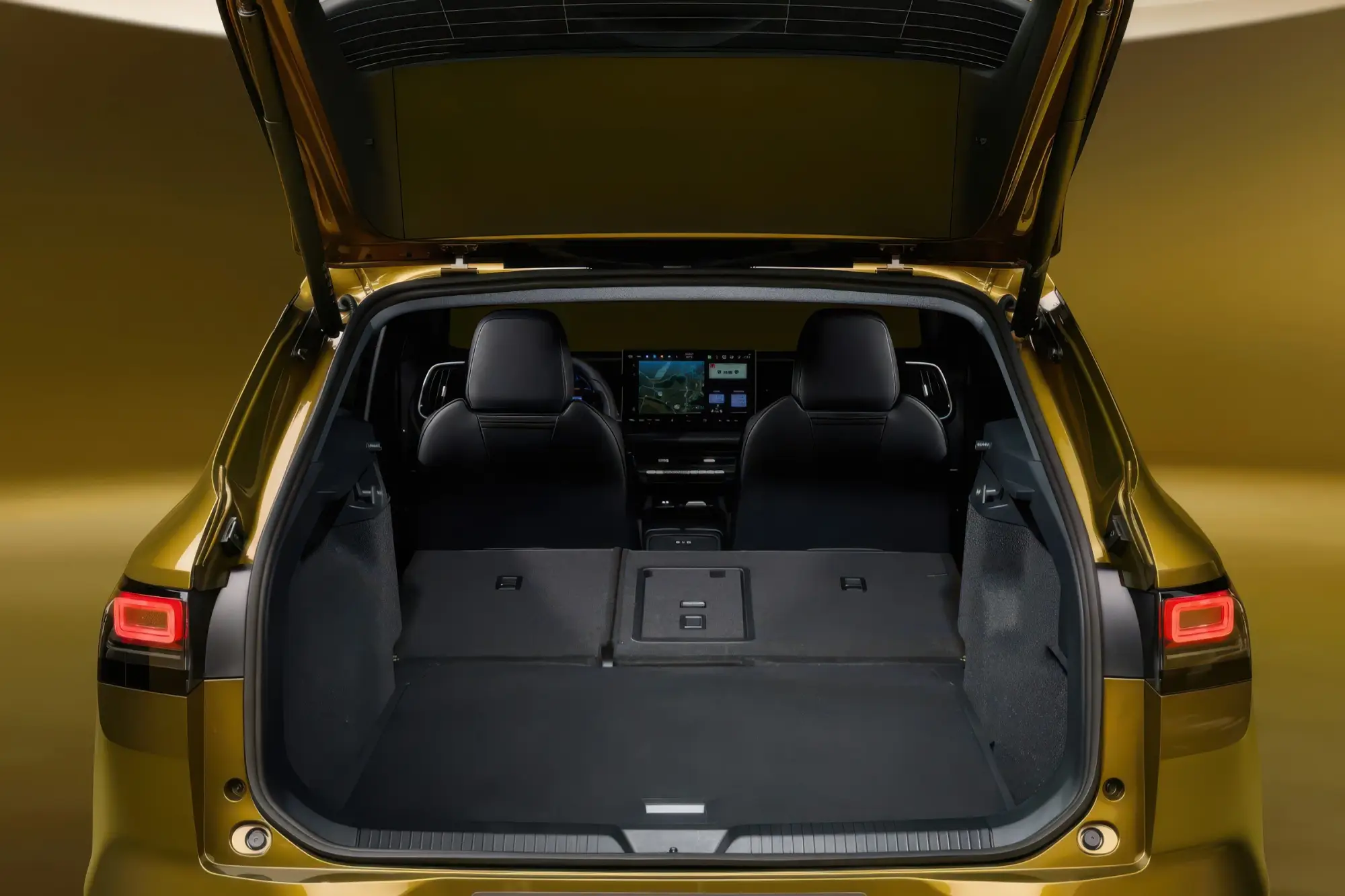 Электрический кроссовер VOLKSWAGEN ID TIGUAN: замена моделям ID 4 и ID 5, физические кнопки в салоне и дальнобойность до 600 км
