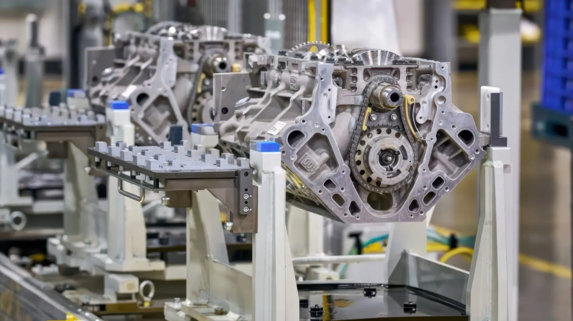 Концерн GENERAL MOTORS раскрыл характеристики двигателей Small Block V8 шестого поколения: объемы 5.7 и 6.6 литра с отдачей до 505 сил