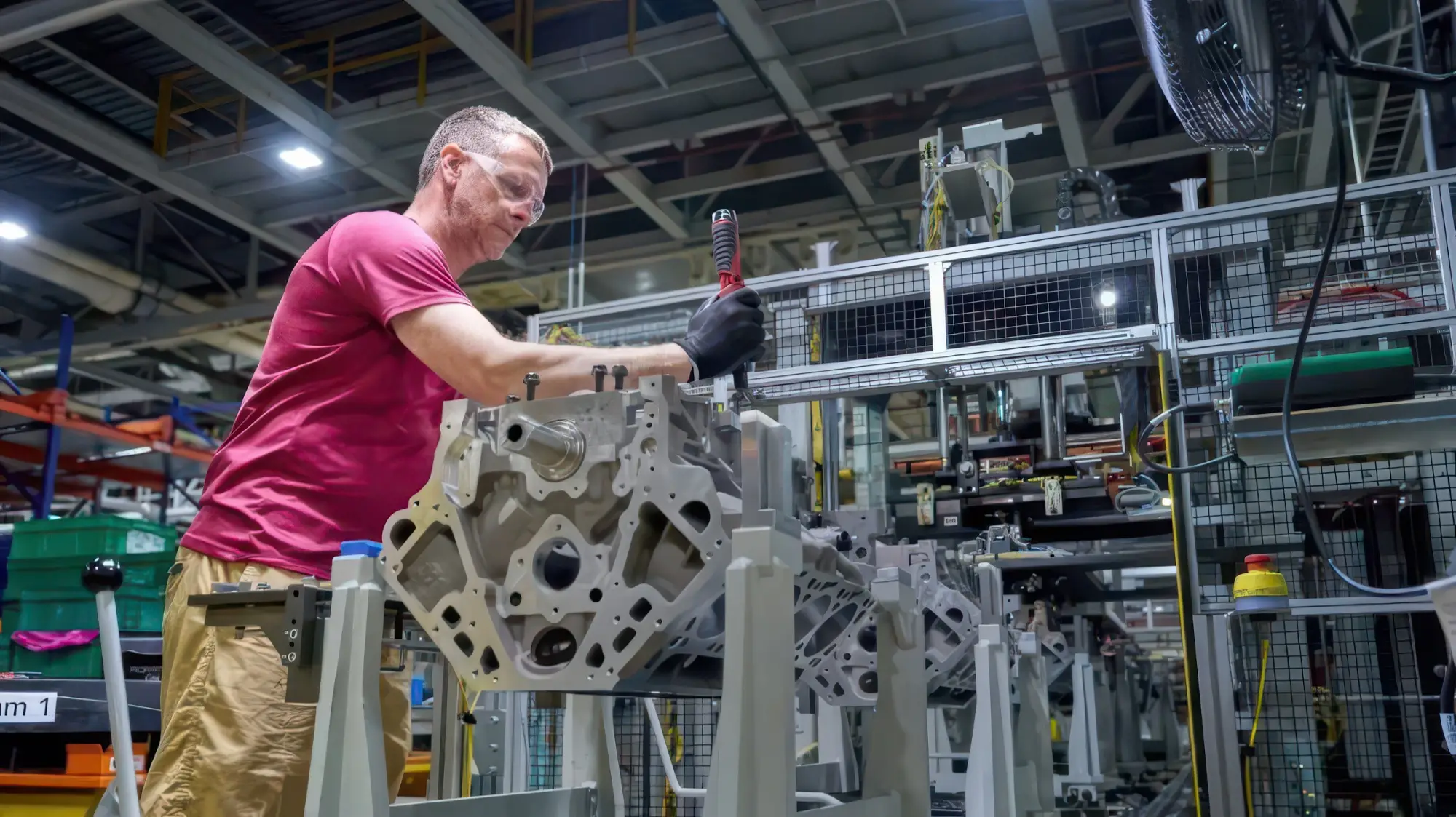 Концерн GENERAL MOTORS раскрыл характеристики двигателей Small Block V8 шестого поколения: объемы 5.7 и 6.6 литра с отдачей до 505 сил