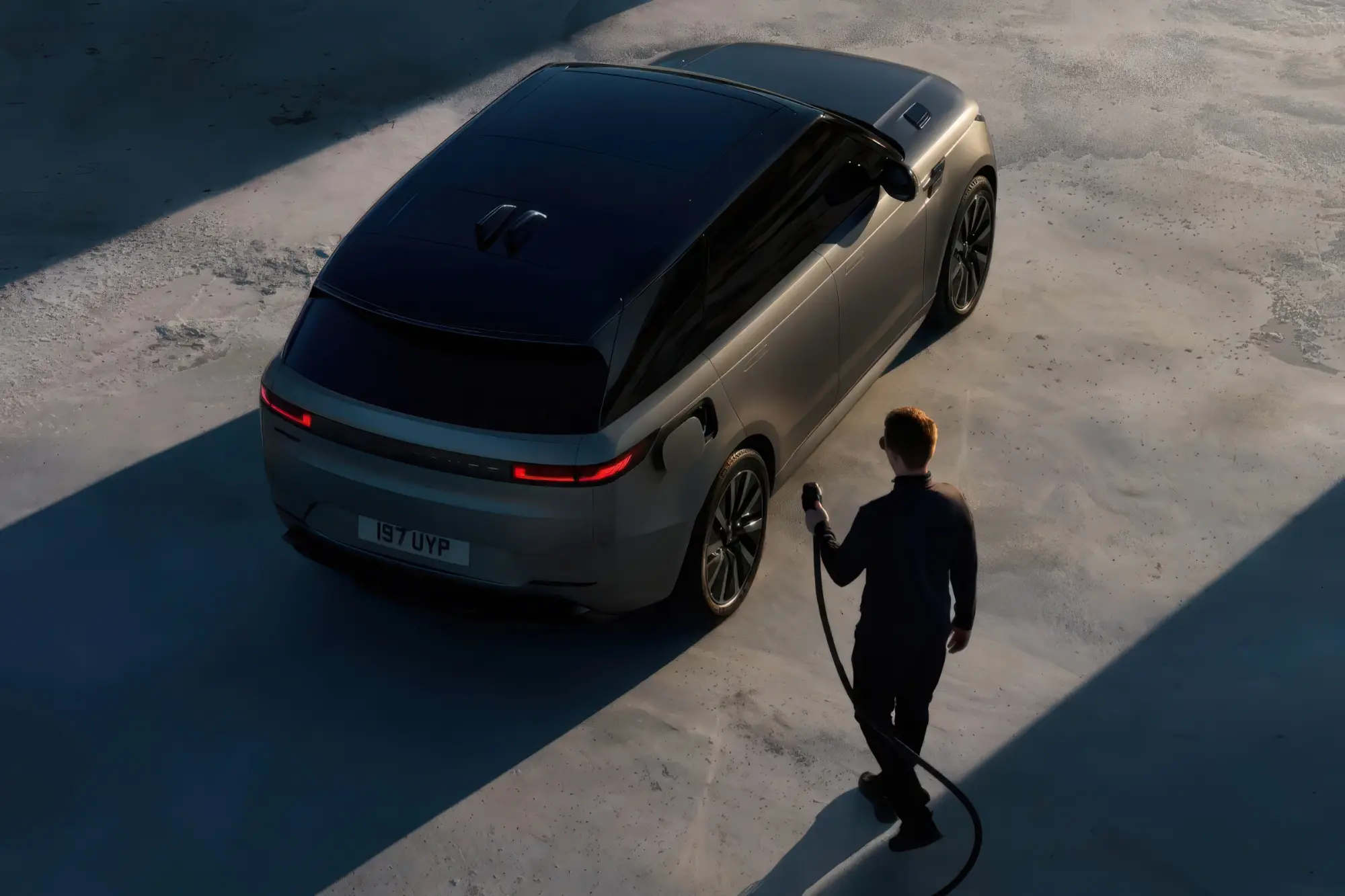 Внедорожник RANGE ROVER SPORT ELECTRIC дебютировал с батареей на 118,5 кВт·ч: платформа MLA-Flex, зарядка за 22 минуты и запас хода до 600 км