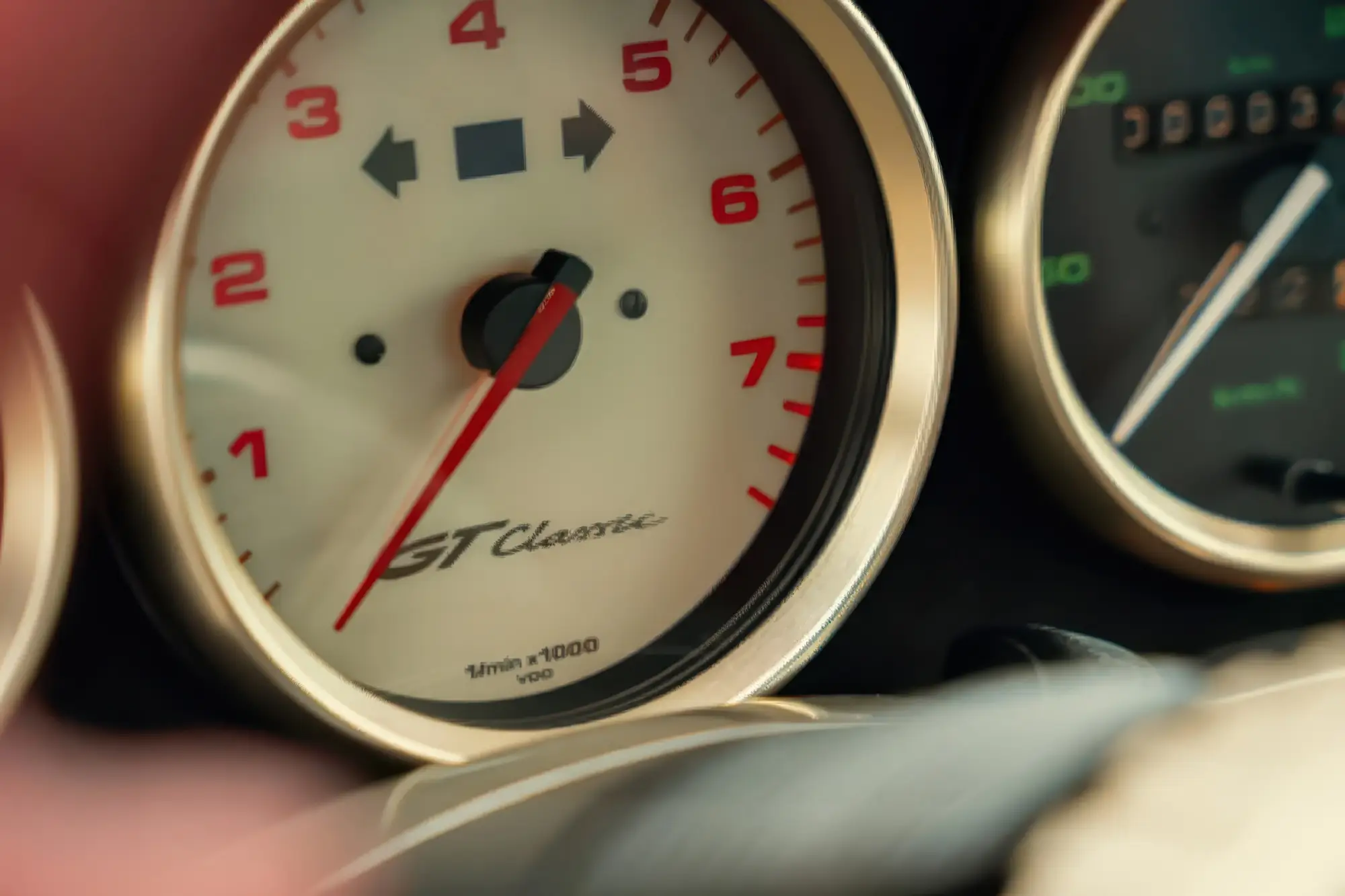 Купе TECHART GTCLASSIC на базе PORSCHE 911 серии 964: атмосферный оппозитник 3.8 мощностью 380 сил, классический стайлинг и тираж 11 штук
