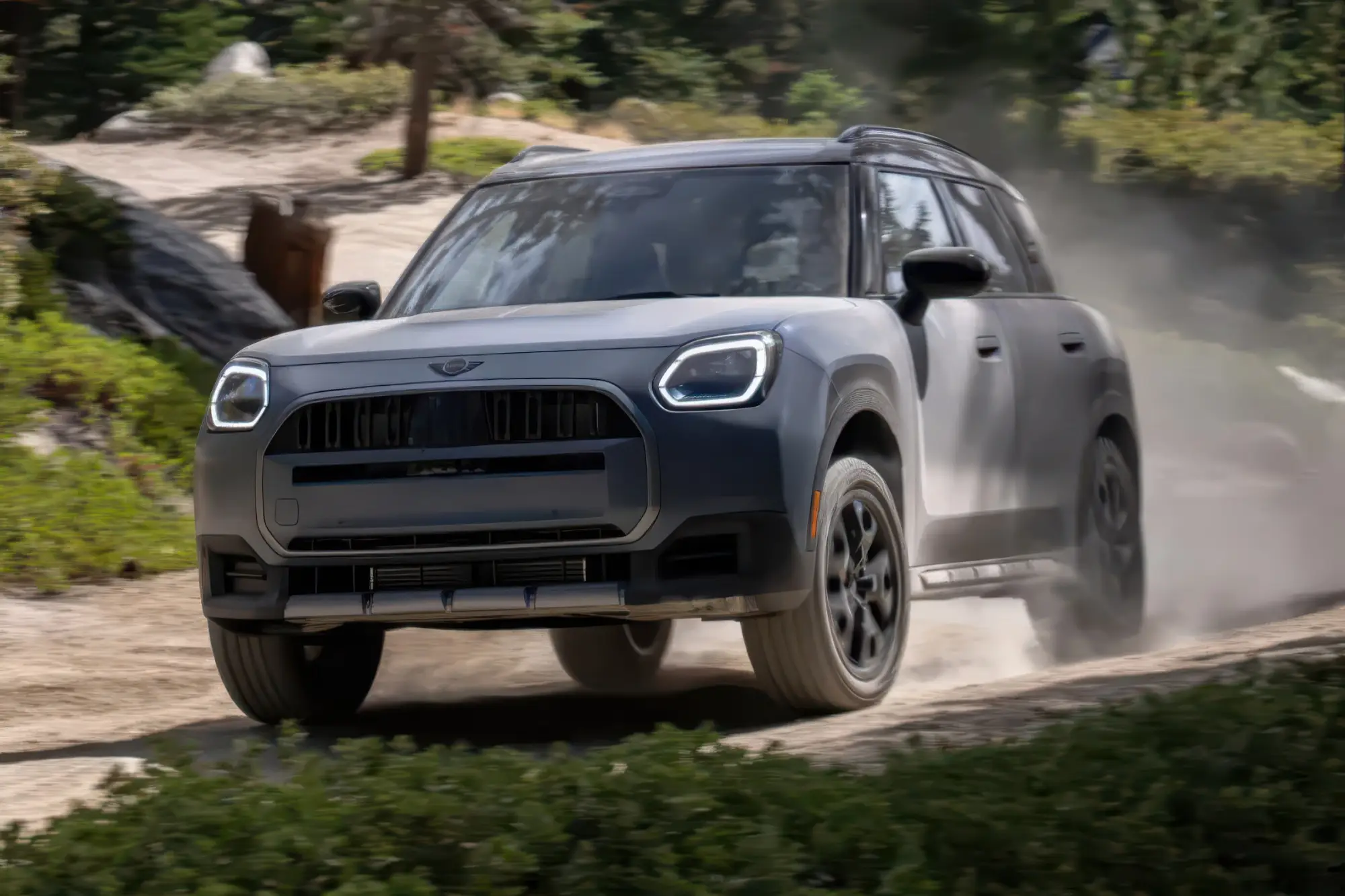 Кроссовер MINI COUNTRYMAN UNTAMED EDITION: лифт подвески до 19 мм, шины Pirelli Scorpion All-Terrain Plus и палатка Autohome