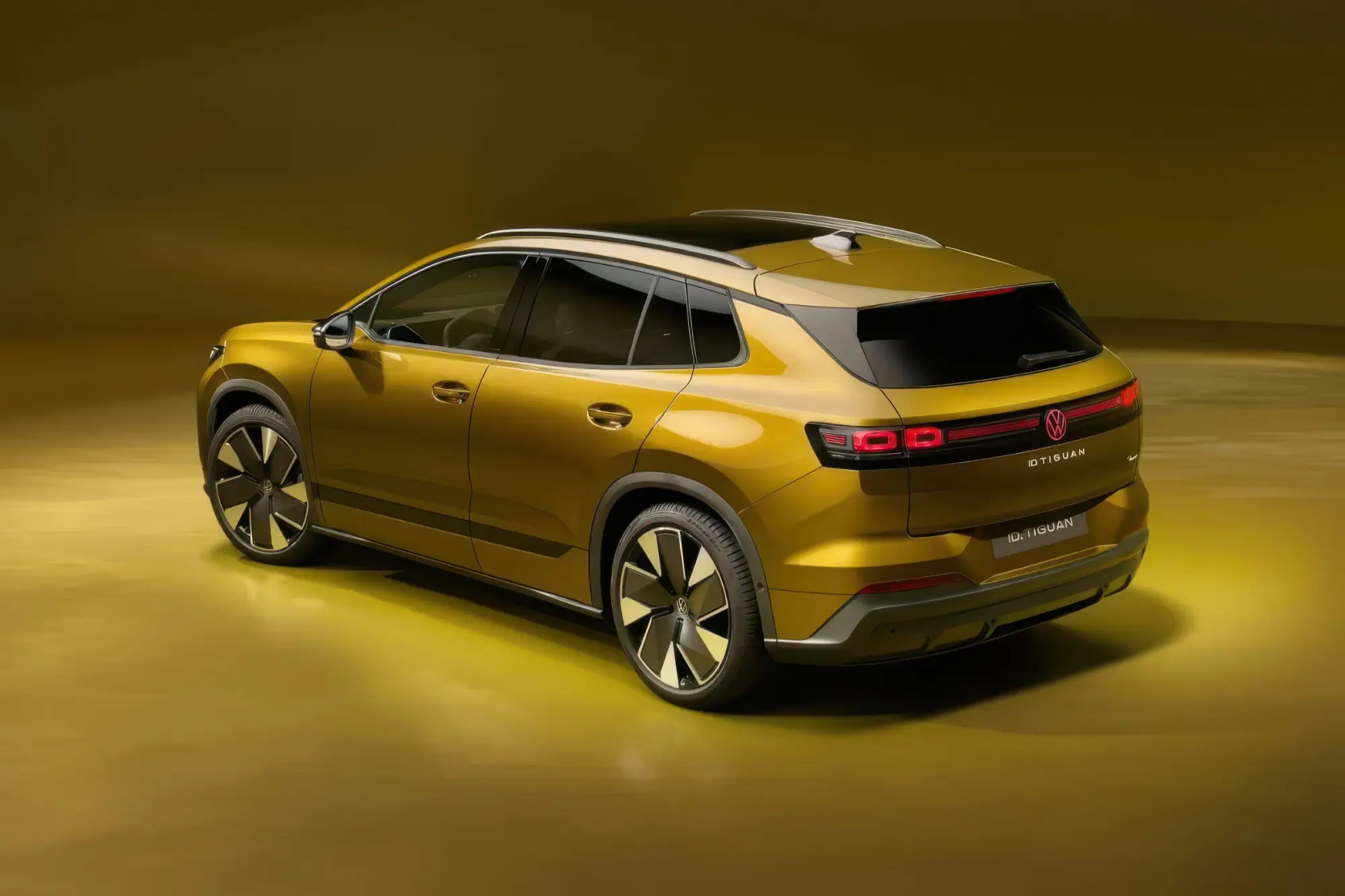 Электрический кроссовер VOLKSWAGEN ID TIGUAN: замена моделям ID 4 и ID 5, физические кнопки в салоне и дальнобойность до 600 км