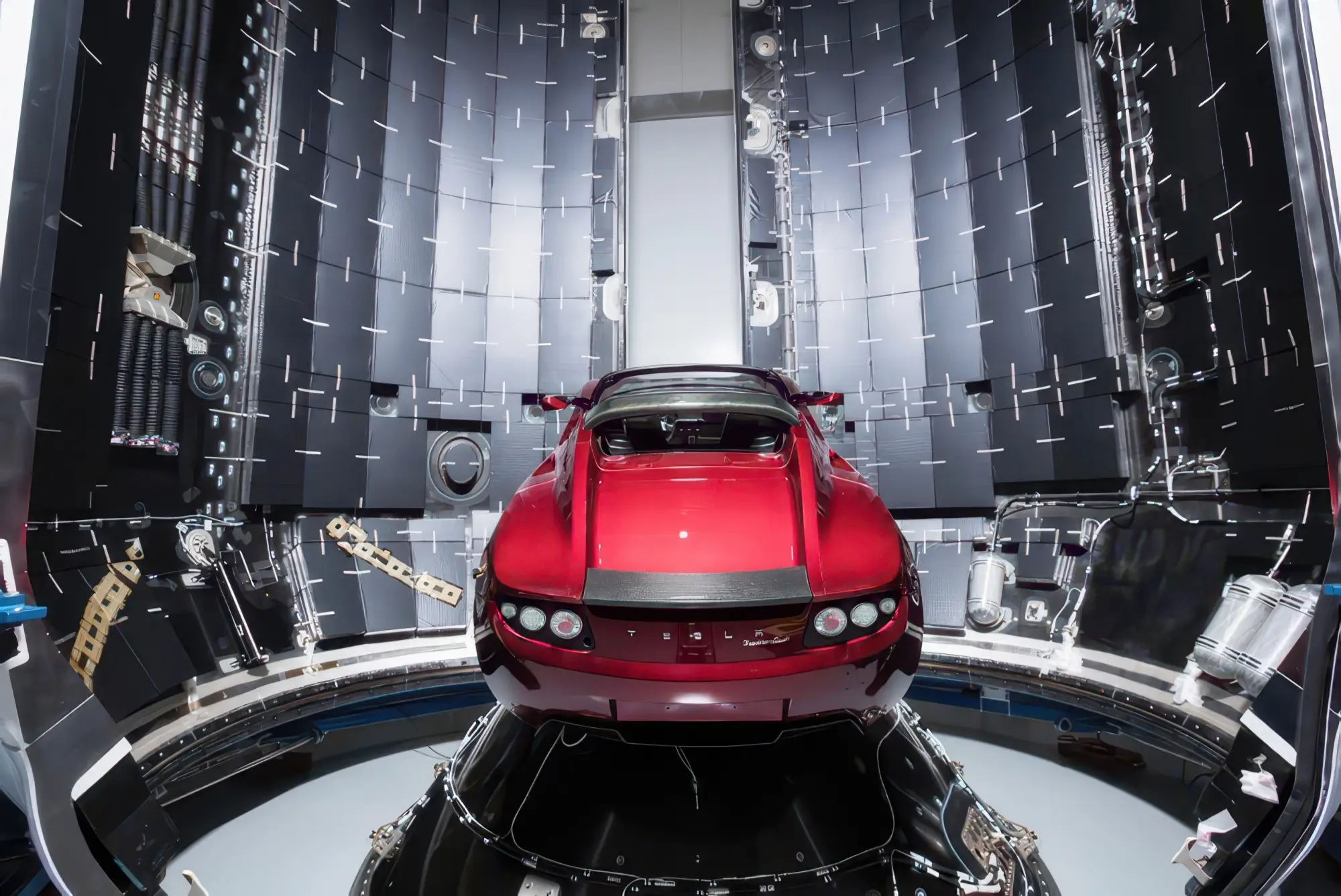 Гиперкар TESLA ROADSTER второго поколения: ракетные микродвигатели со сжатым газом, граунд-эффект и разгон до первой сотни за 0,6 секунды